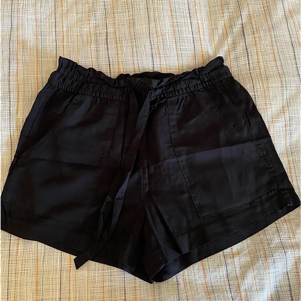 Paper bag style linen black shorts